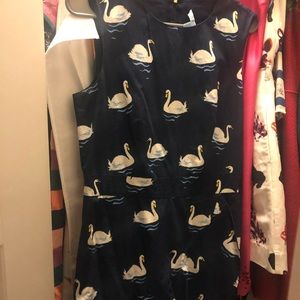 Draper James Swan Ruffle🦢 Dress size 8 damaged!!!